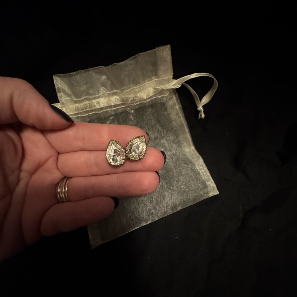 Elegant Sorrelli bronze setting Teardrop Earrings & Necklace